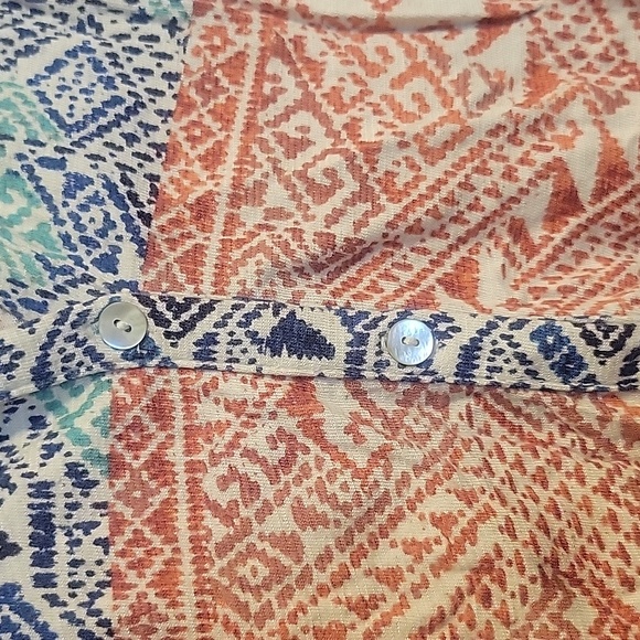 Multi color blouse with shell buttons - Picture 4 of 4